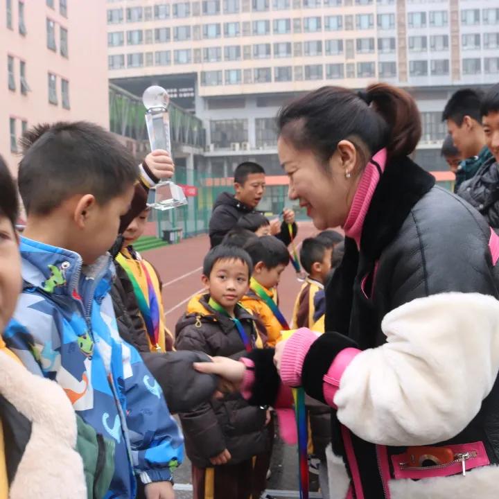 双减政策下的小学体育活动美篇,双减后孩子们拥有了快乐时光