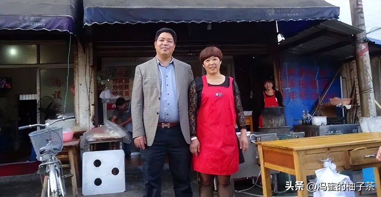 三个穷小伙被姐姐收留20年后报恩,十年前收留穷小伙10年后报恩