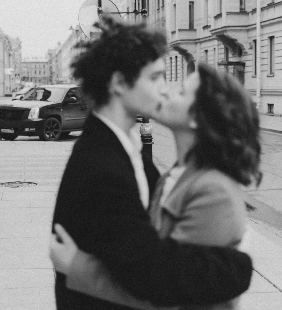 央视记者王冰冰有多火,央视记者王冰冰多大了