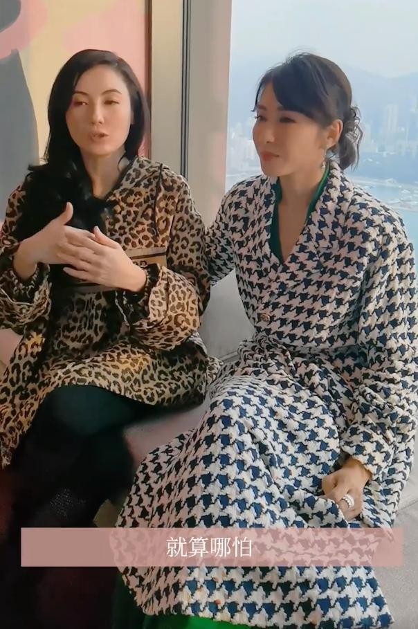 黎姿同框张柏芝，才知道啥叫高级，千鸟格大衣显出贵妇气场