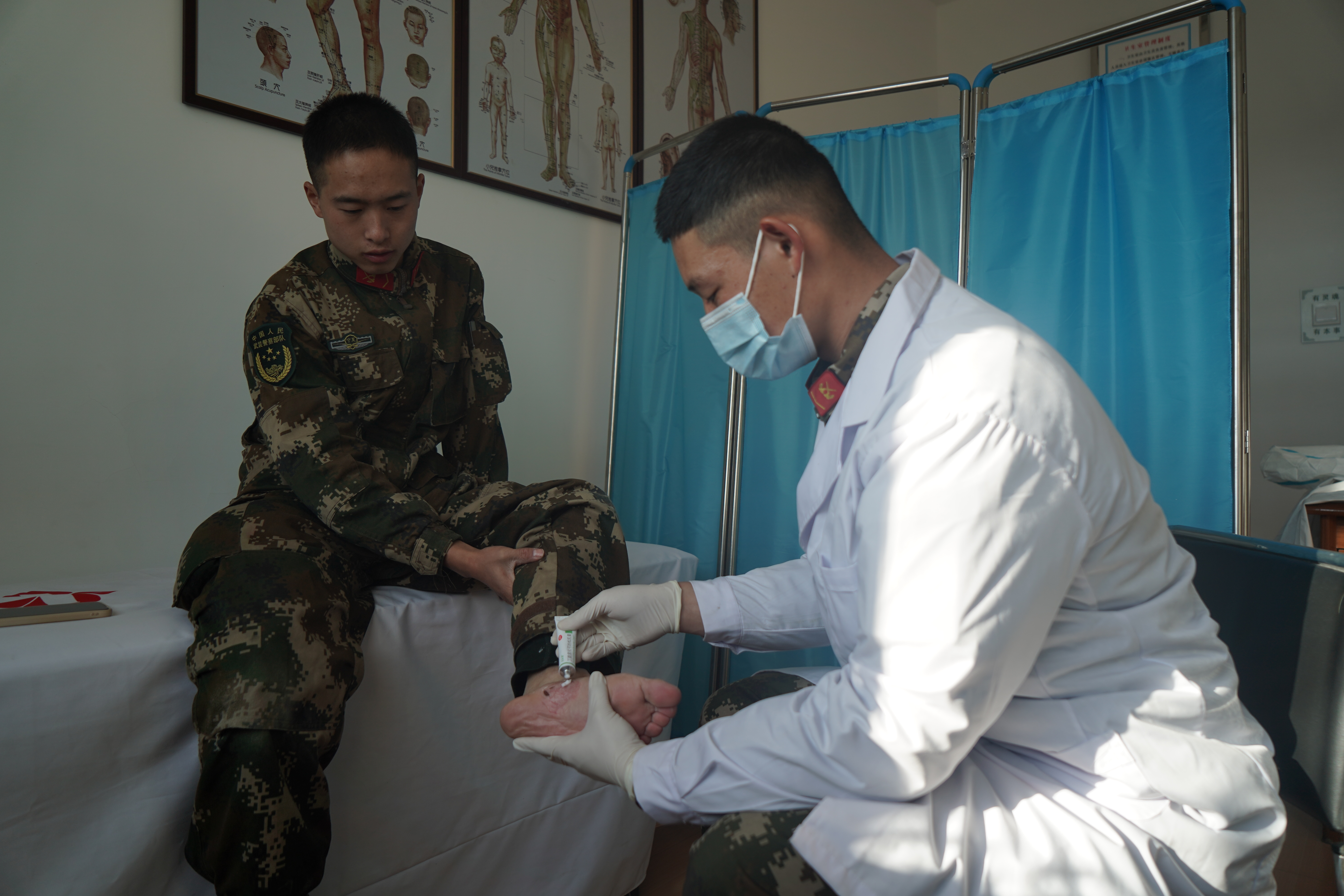 致坚守岗位的大白,致敬一线工作的大白