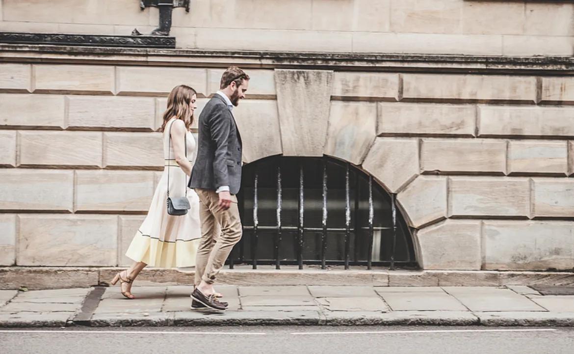 好朋友的恋人出轨，我们要不要告诉好朋友