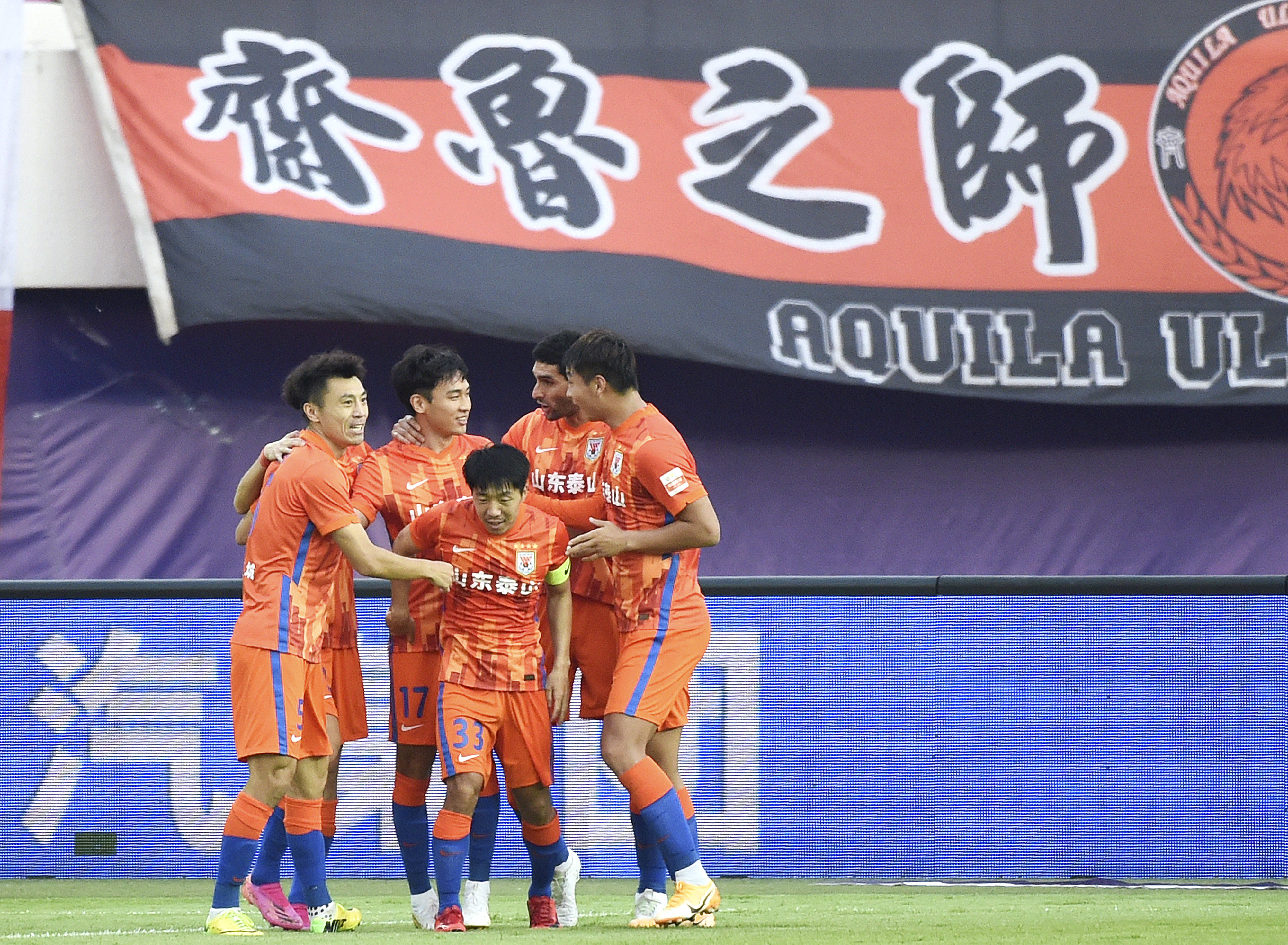 齐鲁雄师：盘点山东足球历史最佳11人，身材高大，头球优势明显