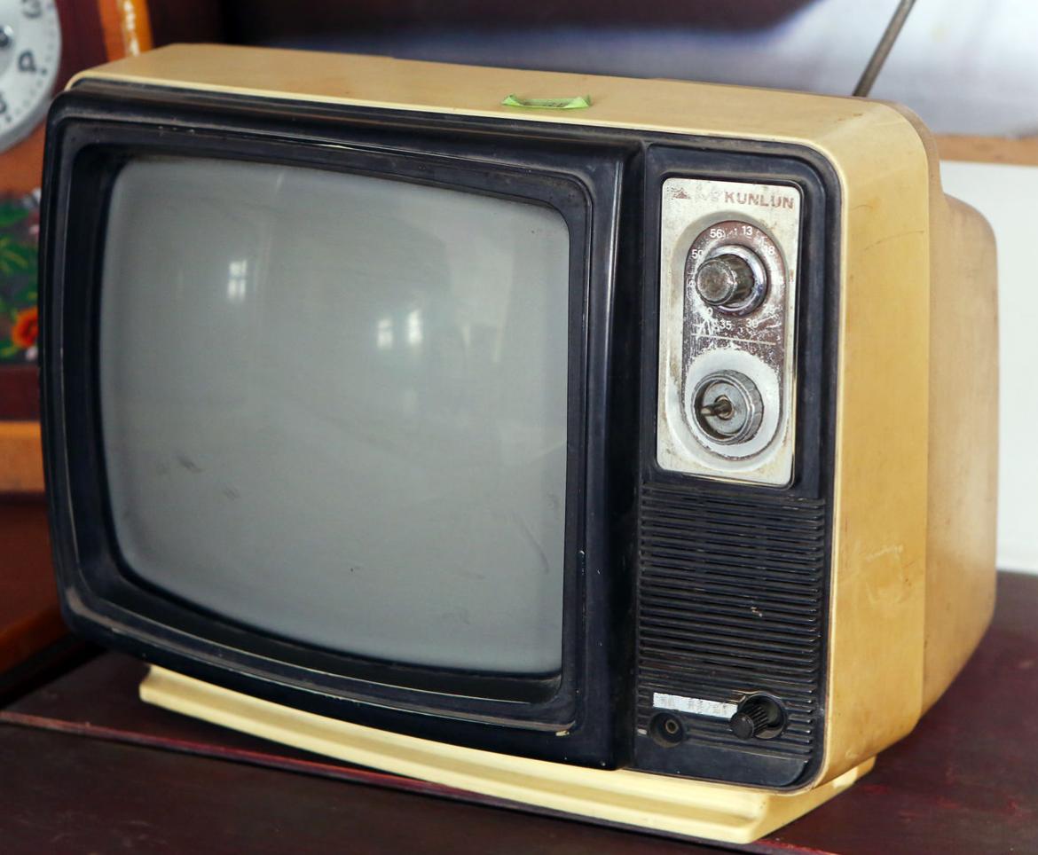 电视从黑白到至今的发展,电视的发展演变图解