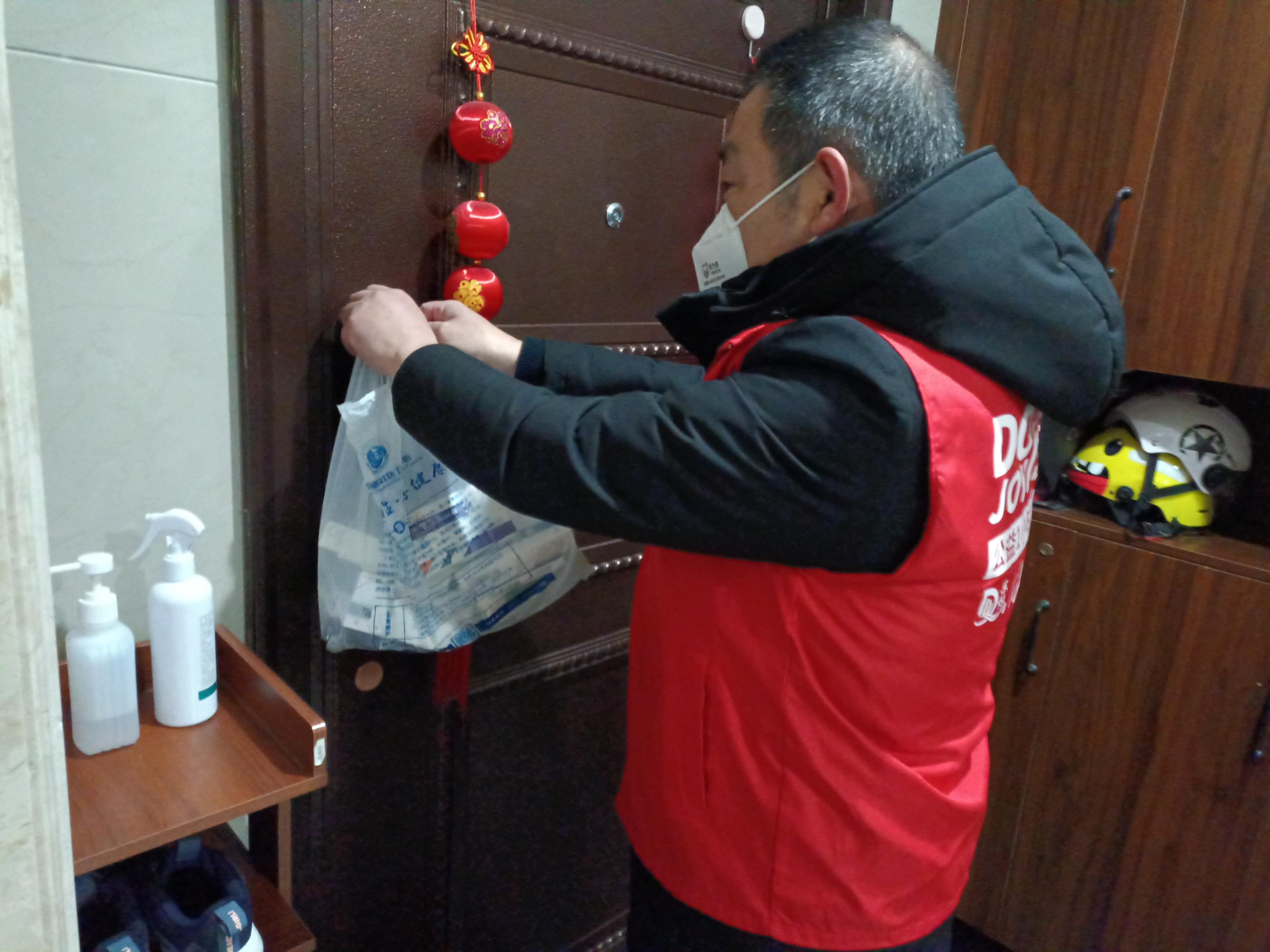 共克时艰！鄞州接连上演“药的接力赛”！那些邻里守望、双向奔赴的温暖瞬间感动你我