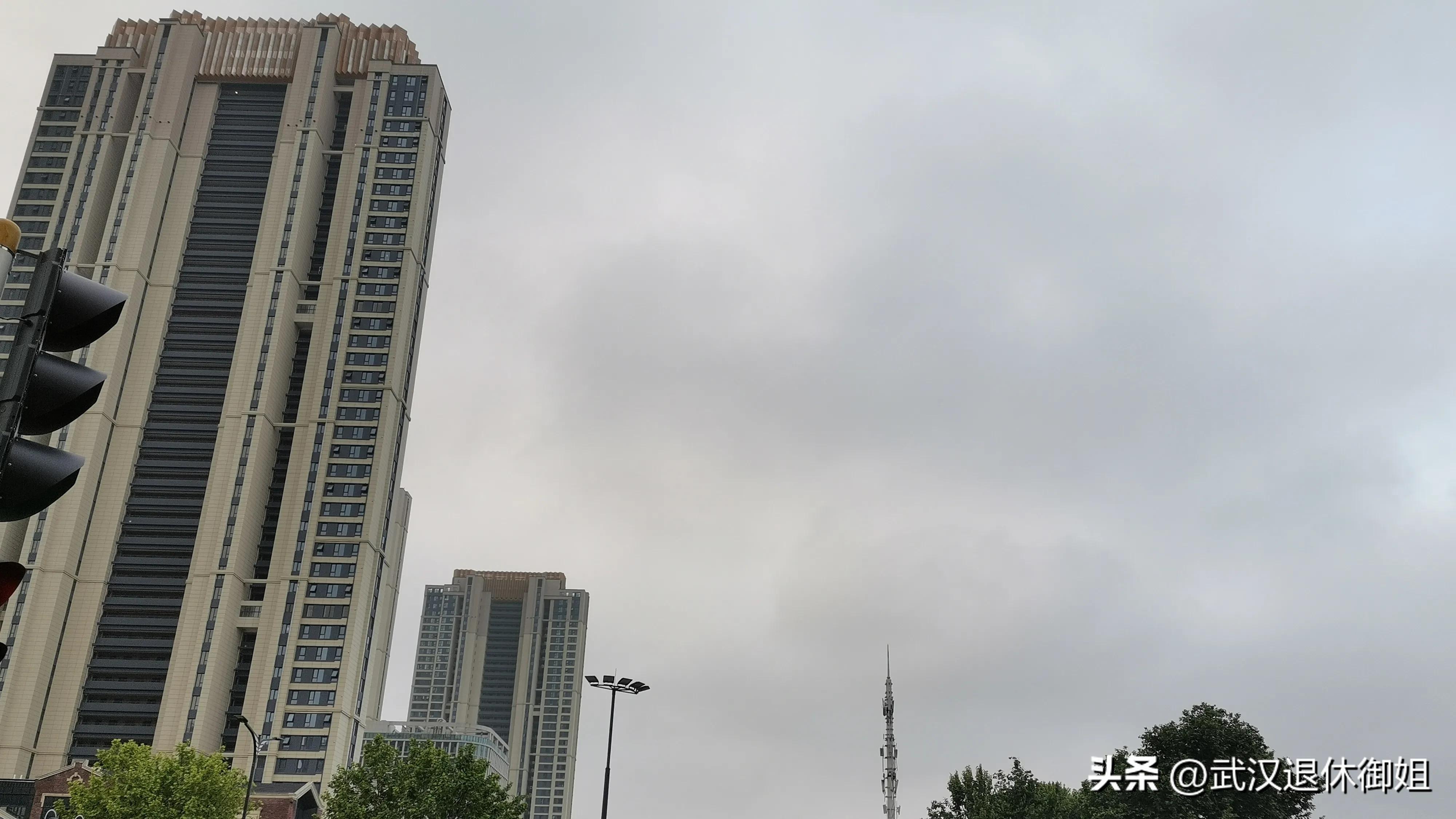 老人10元游玩领鸡蛋,满60岁的老人免费领鸡蛋