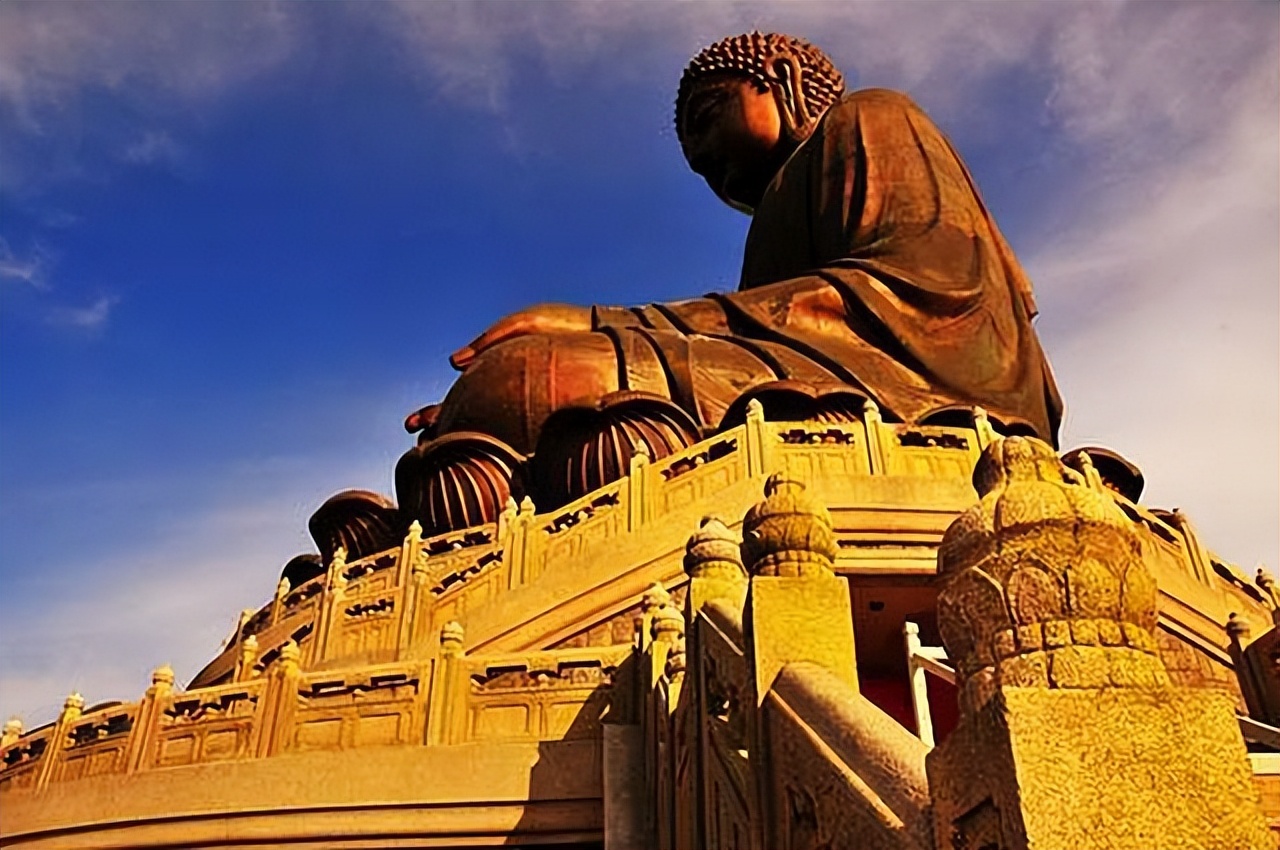 10年前，女住持戴假发穿黑丝跟和尚同居，开豪车住别墅用新款手机