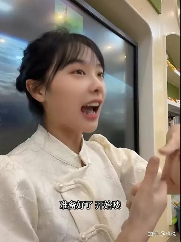 女幼师唱挖呀挖呀挖原版,武汉幼师挖呀挖儿歌对比