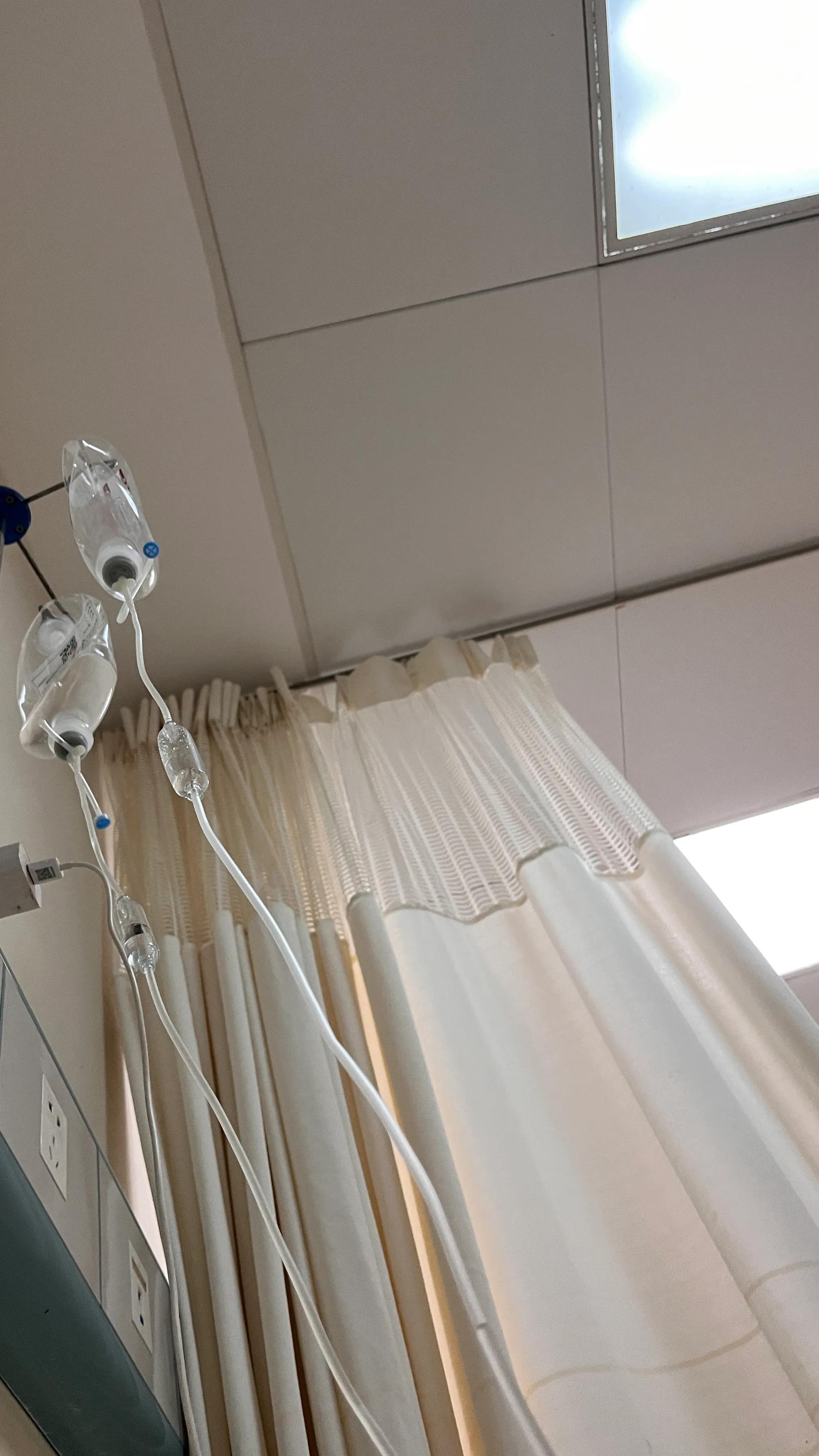 从早上不到十点打点滴到现在（晚八点）！本来是两瓶...