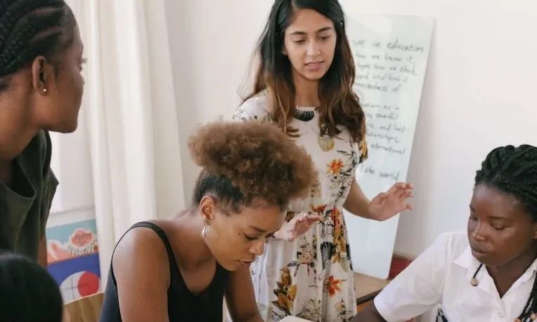 赶走水逆12星座全靠幸运色助攻,水逆阴影期来临12星座千万要小心