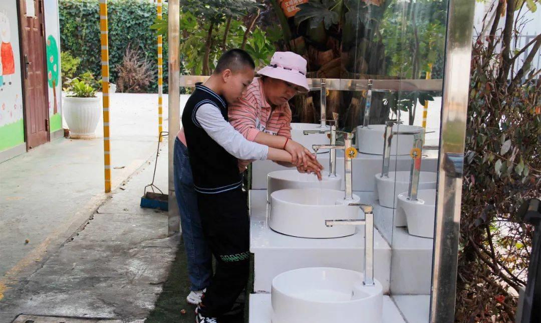 夫妻随意给孩子起名,夫妻给儿子取名字