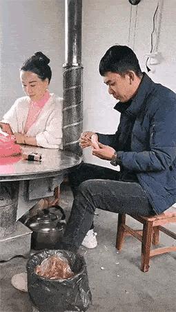 “是小蛇出了轨，还是青蛙劈了腿？”这是现实版的美杜莎？哈哈