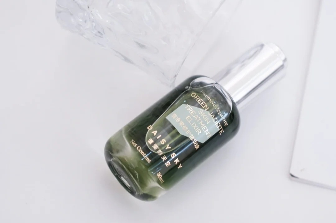 精华不一定要买大牌，懂护肤的人会买这4款“国货”，平价好用