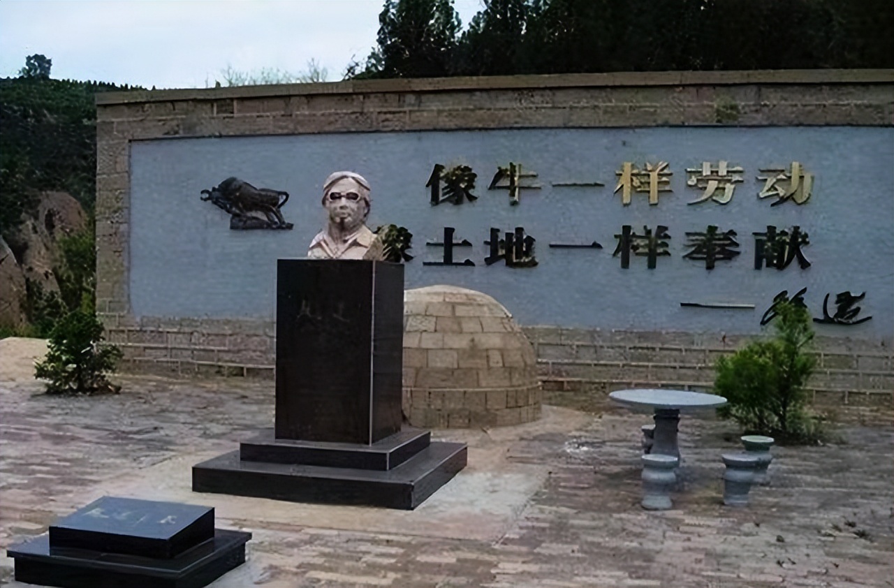 路遥生命中的三个女人,1992年的8月路遥回到了黄土高原