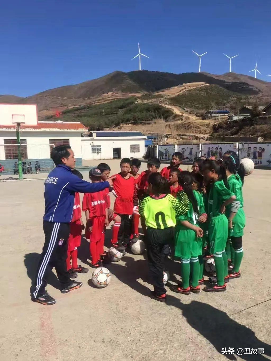 大凉山少年足球队,大凉山彝族足球少年