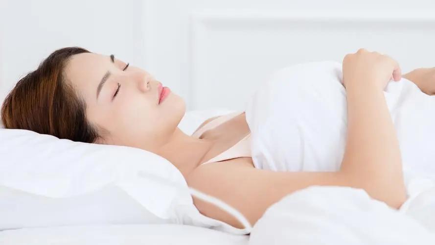 夏季枕头应该选什么材质的,夏天哪种枕头比较舒服