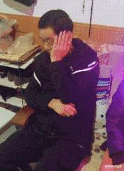 “你以为女生睡觉都是靠着男票？为你解锁更多姿势！”