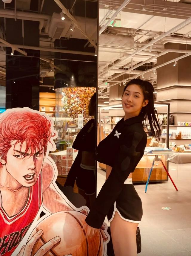 中国女篮王思雨照片好看一点的,徐杰和张茹王思雨身高啥关系