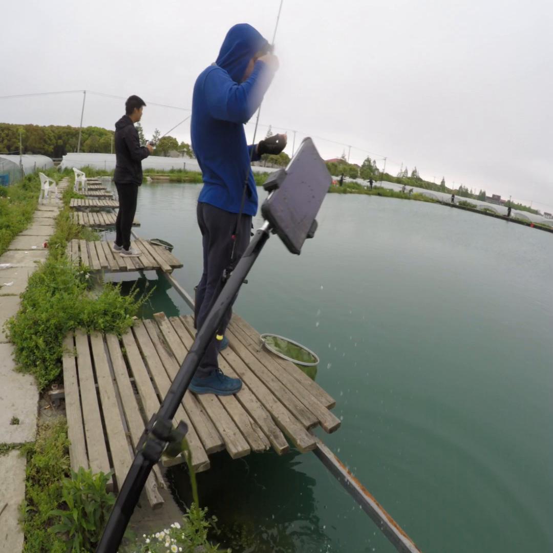 大学生钓鱼卖烤鱼,小伙创业卖烤鱼全集