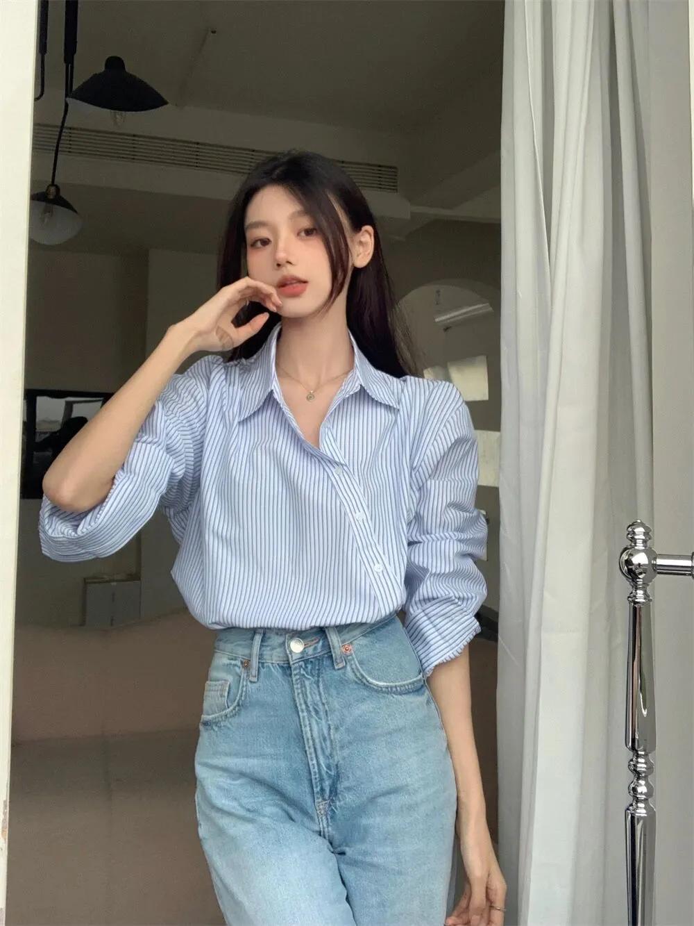 职场短袖西服怎么搭配好看,内搭衬衫搭西服