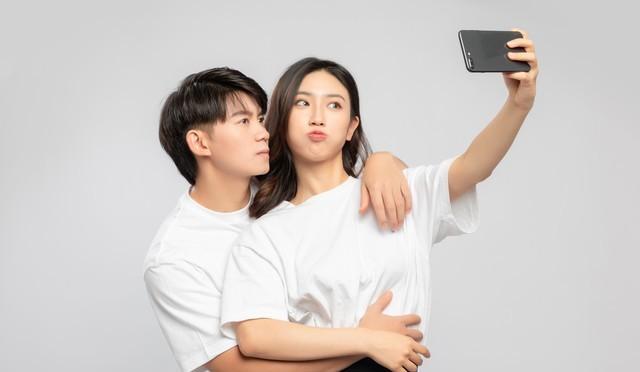 我今年48岁，喜欢上了准女婿，女儿不知真相，准女婿说只想娶她