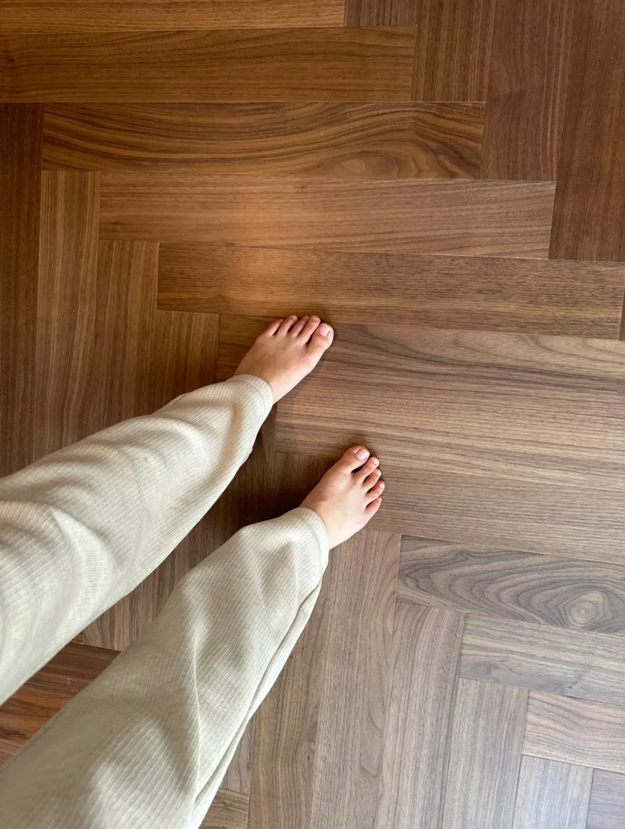 家里地板被换成地板砖,把木地板换成地砖后悔了