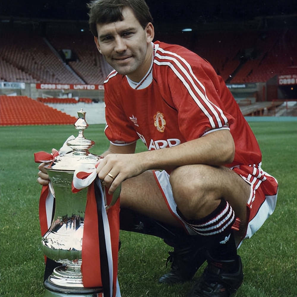 马奎尔曼联几号,马奎尔凭什么当曼联队长