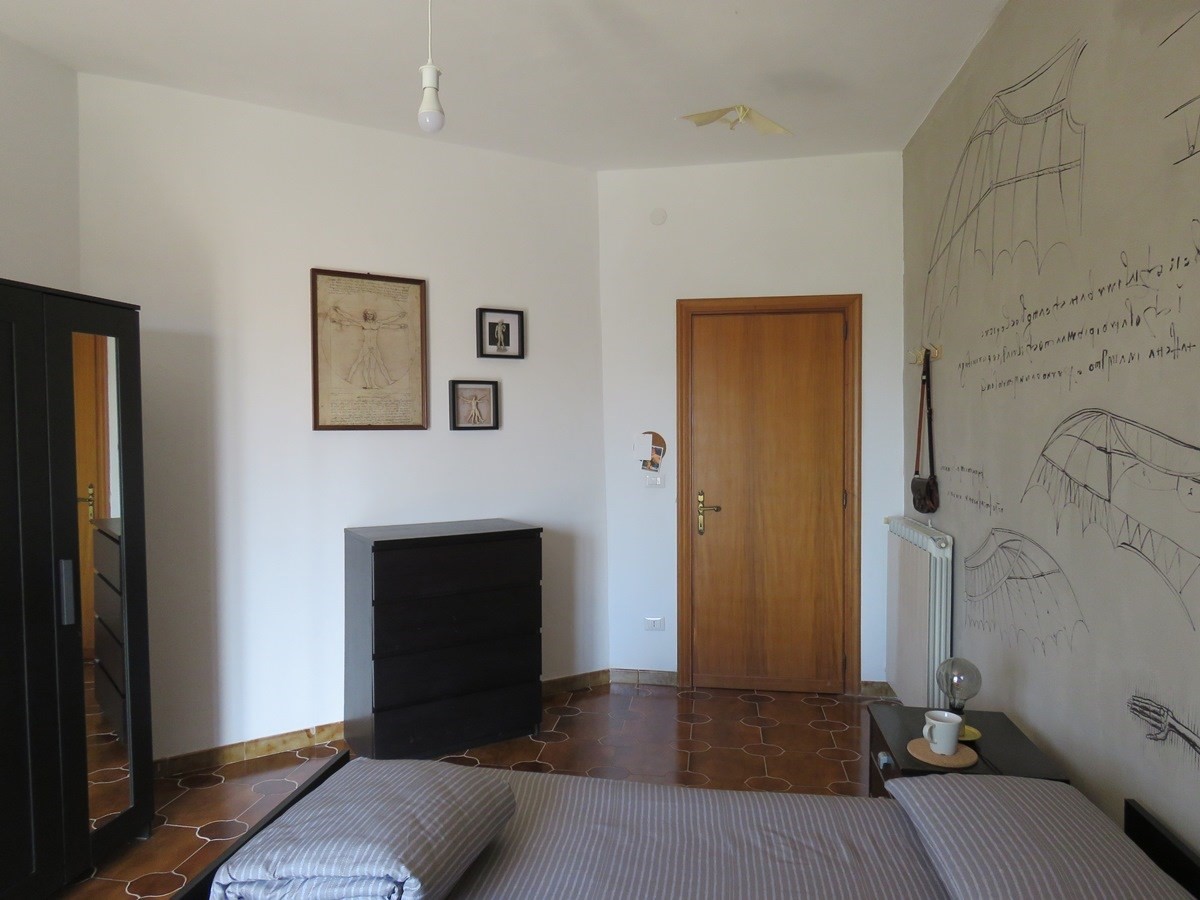 创意白墙墙绘女生卧室,卧室墙绘手绘图