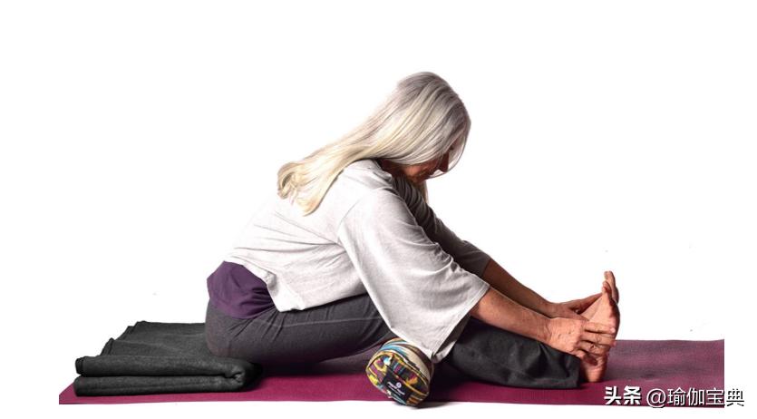 瑜伽练习小贴士：脊柱健康向前弯曲不仅要练习前弯还要健康的前弯