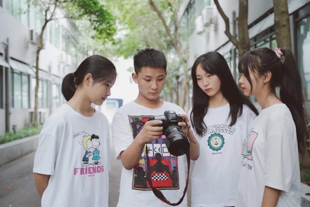 16岁初中毕业女儿学什么专业最好,初中毕业女生适合学什么专业大专