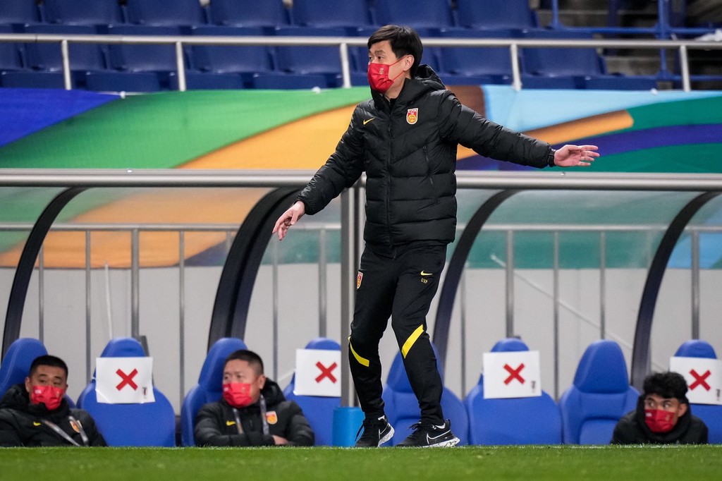 直播国足vs日本黄健翔,12强赛国足直播黄健翔