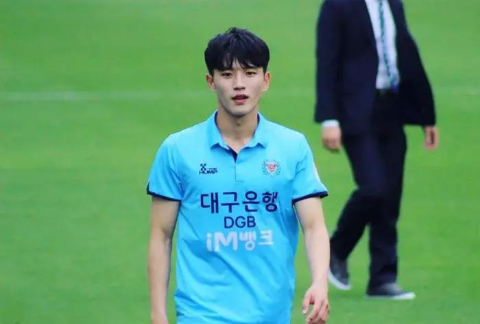 小狼狗10块腹肌,小狼狗的腹肌