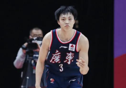 中国男篮名单怎么没有赵睿,中国男篮后卫赵睿运球