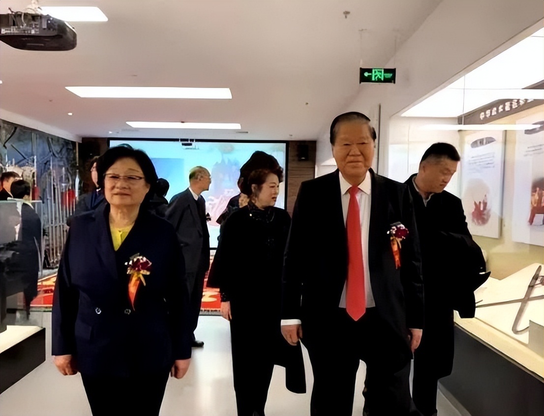 印尼第三富豪的爱国情缘：把你们送到毛主席、周总理身边学习中文