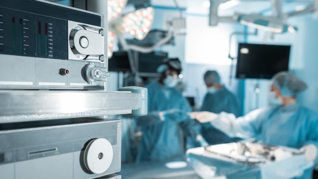 在光影世界中坚守，山特助力医疗行业数字化转型升级