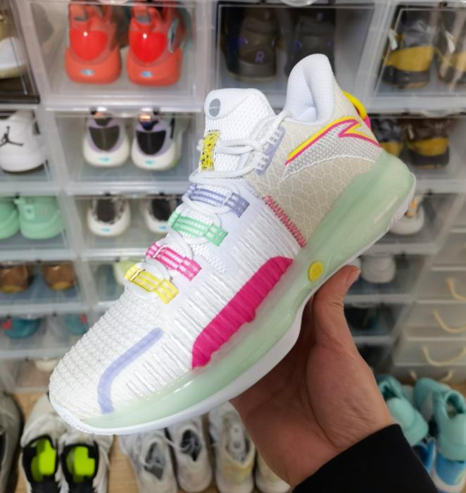 安踏最新签名球鞋,安踏轻狂男篮球鞋