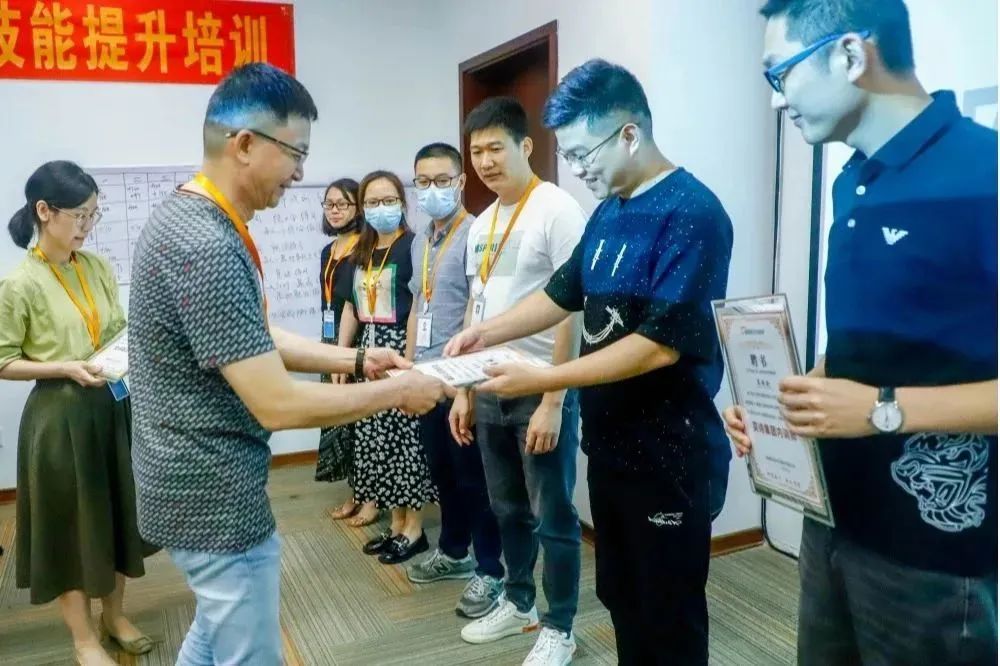 奕诗集团“师道匠心，薪火传递”内训师特训营完美收官