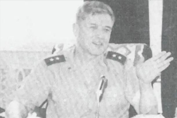 欲购新式战机，苏联用比拼喝酒刁难中方，林虎将军：把苏联人喝翻