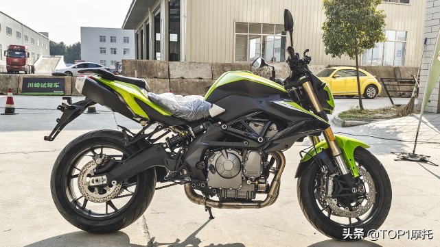 十年了一个能打的都没有？贝纳利黄龙600新款实拍+竞争力解析