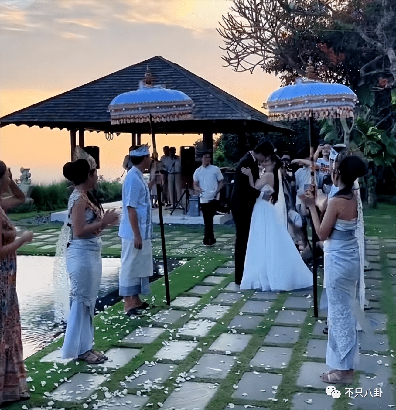 秦牛正威订婚哪个明星参加了婚礼,秦牛正威订婚视频高清