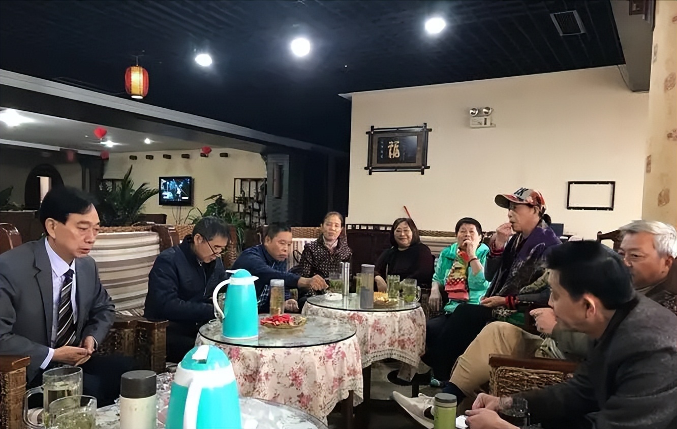 河沟捡熊猫奇石,捡到国宝熊猫奇石