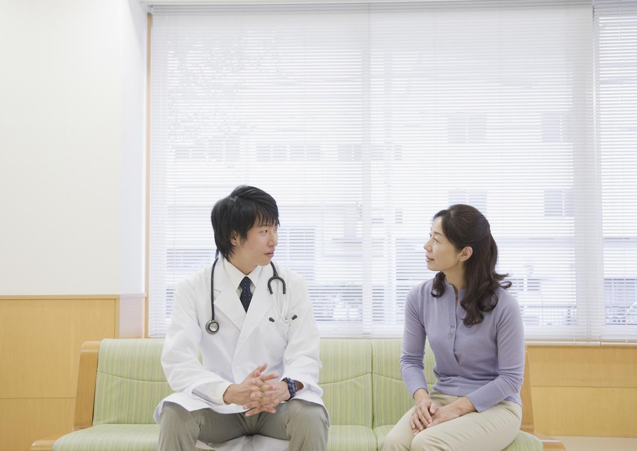 男医生公开女病人隐私照被停业，检查遇男医生，3个方法解决尴尬