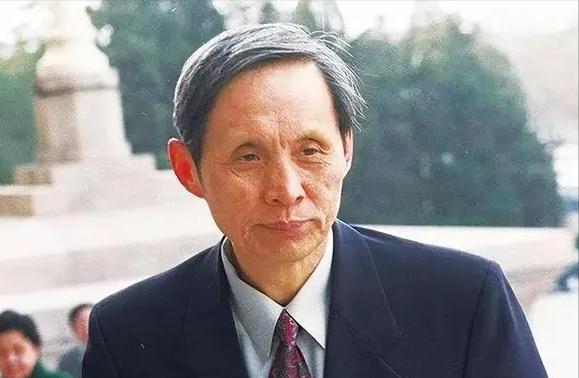 许家印算什么？这个女*子骗**狂揽32亿事发后*债讨**人排满四层楼