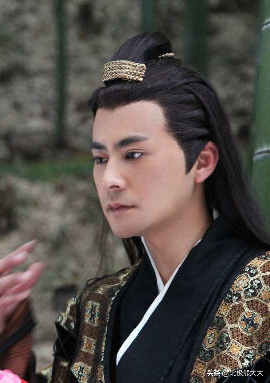 他是长得最帅的公务员，被人忽悠转行当演员，闯圈多年却不温不火