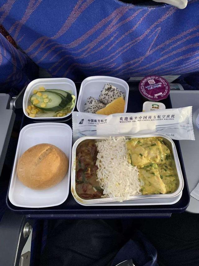 空姐吃飞机餐怎么处理,怎么处理空姐漏发餐食