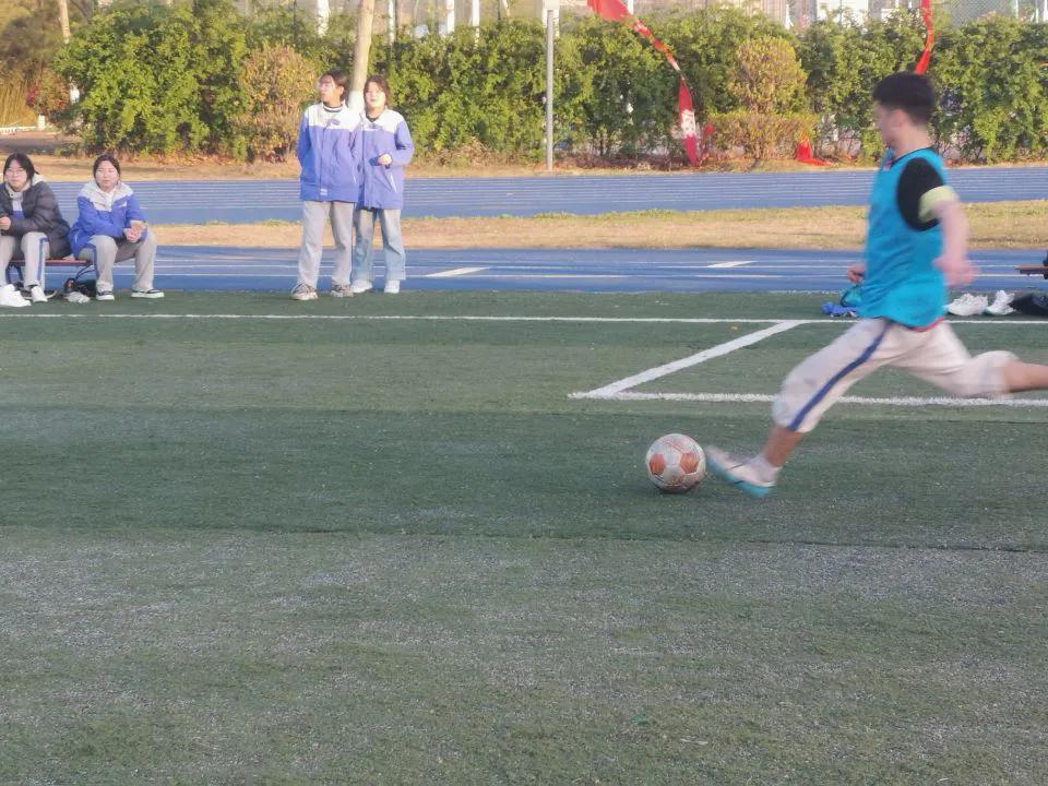 新学年第二学期No.218阳光明媚观跑操主任挂帅足球赛