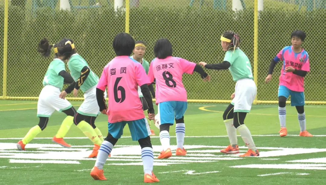 一个教体育的胖子,一个胖子教小孩视频