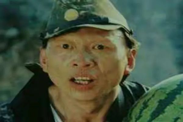 五位长得丑却娶了白天鹅的男星,5位长得丑却娶了白天鹅的男星