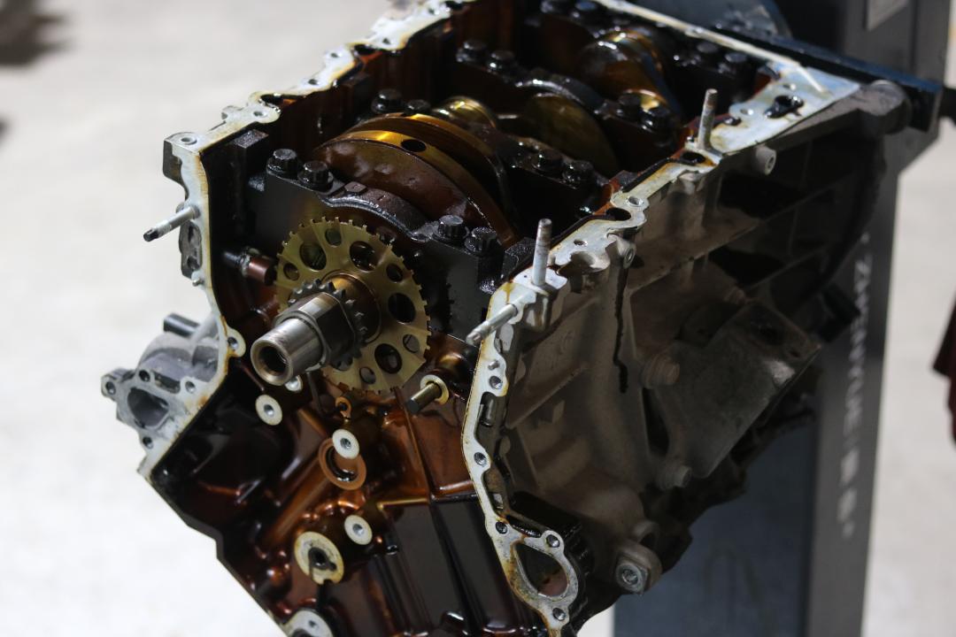 03年丰田霸道全车翻新多少钱,2004款丰田霸道拆车视频