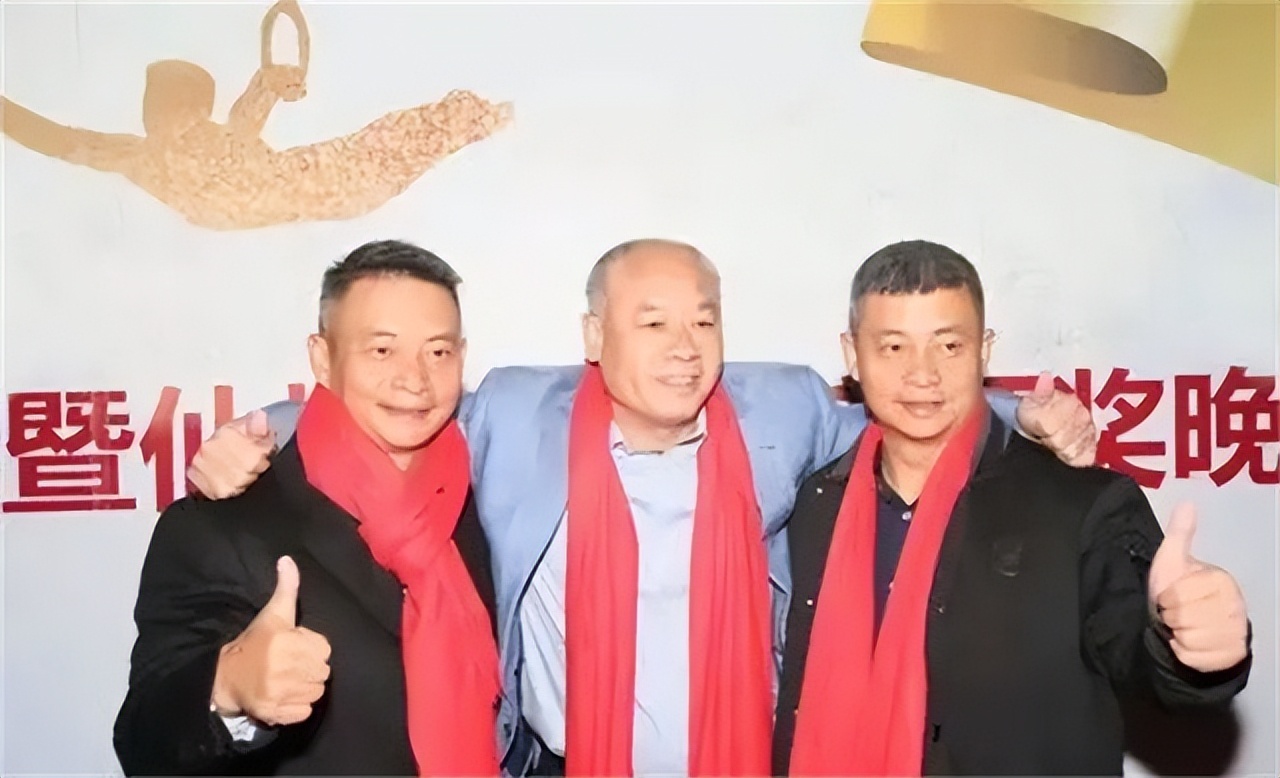 体操冠军嫁入豪门被家暴,体操冠军嫁50岁男友